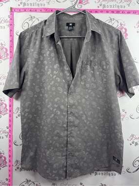 DC shirt y2k buttons Gray Short-Sleeve Button Down Shirt with Paisley Print